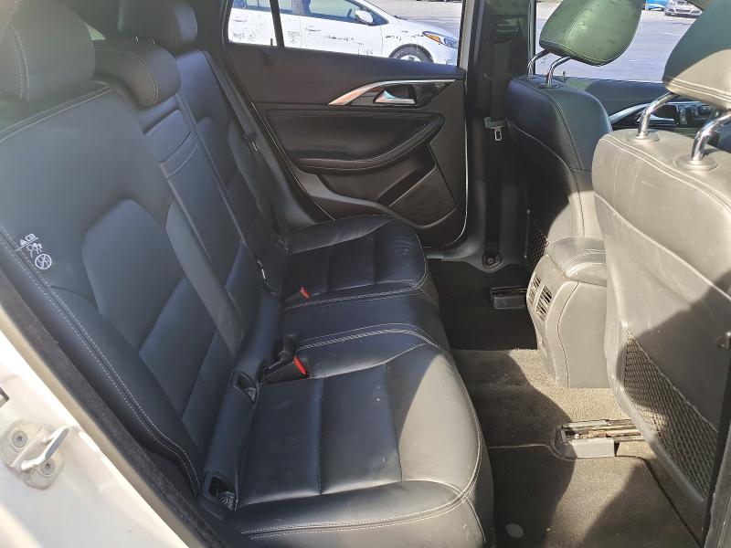 Photo 11 from auction – 2017 INFINITI QX30 BASE with VIN SJKCH5CP1HA034706