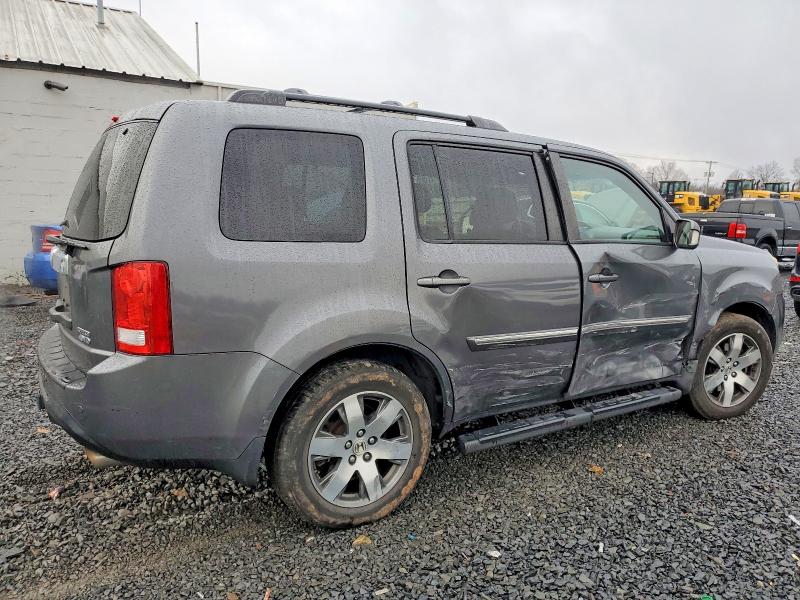 Photo 3 from auction – 2012 HONDA PILOT TOUR with VIN 5FNYF4H95CB033223