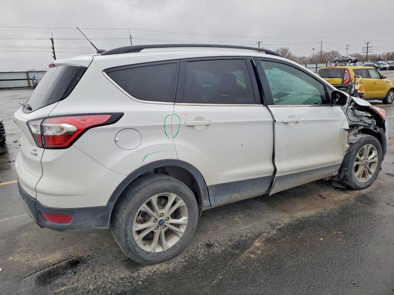 Photo 3 from auction – 2018 FORD ESCAPE SE with VIN 1FMCU9GD0JUB56401