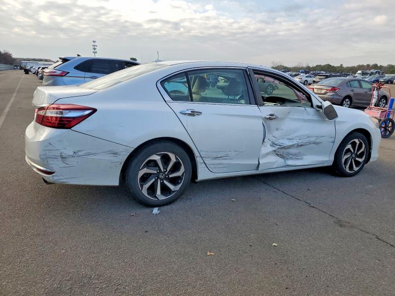 Photo 3 from auction – 2017 HONDA ACCORD with VIN 1HGCR2F72HA278070