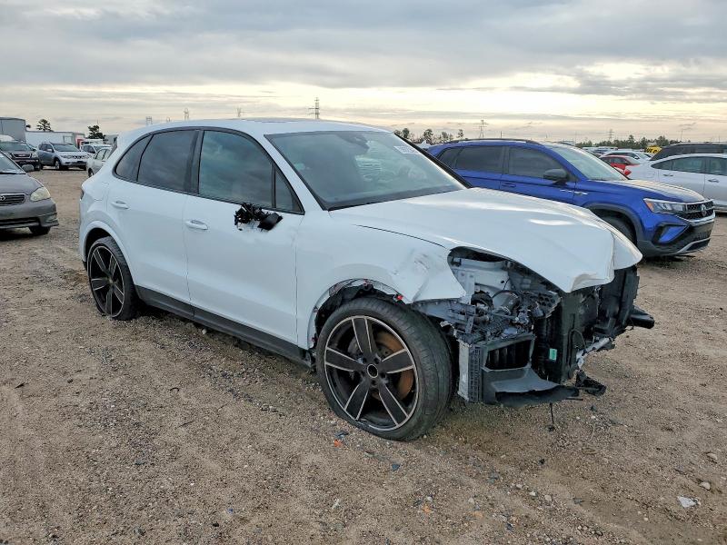 Photo 4 from auction – 2021 PORSCHE CAYENNE with VIN WP1AA2AY2MDA09569