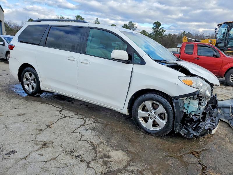 Photo 4 from auction – 2015 TOYOTA SIENNA LE with VIN 5TDKK3DC7FS590678