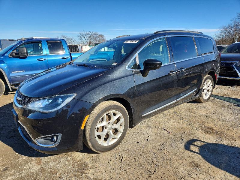 CHRYSLER PACIFICA 2017 with VIN 2C4RC1BG5HR725691 - Photo from auction