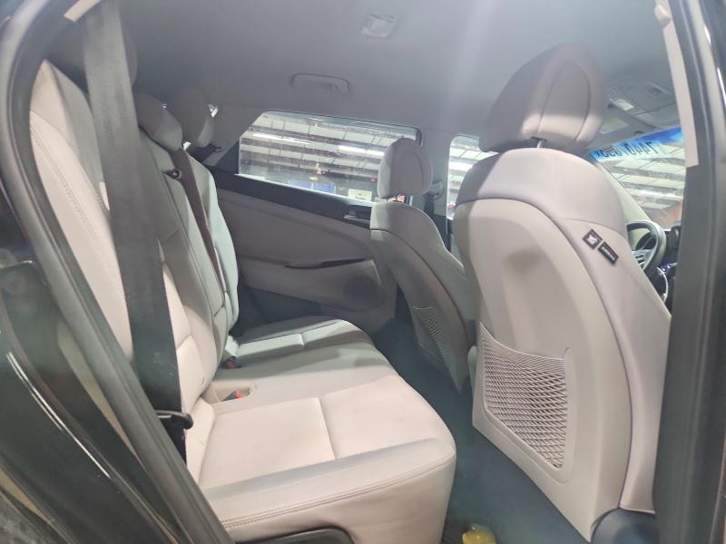 Photo 11 from auction – 2017 HYUNDAI TUCSON with VIN KM8J3CA42HU303344