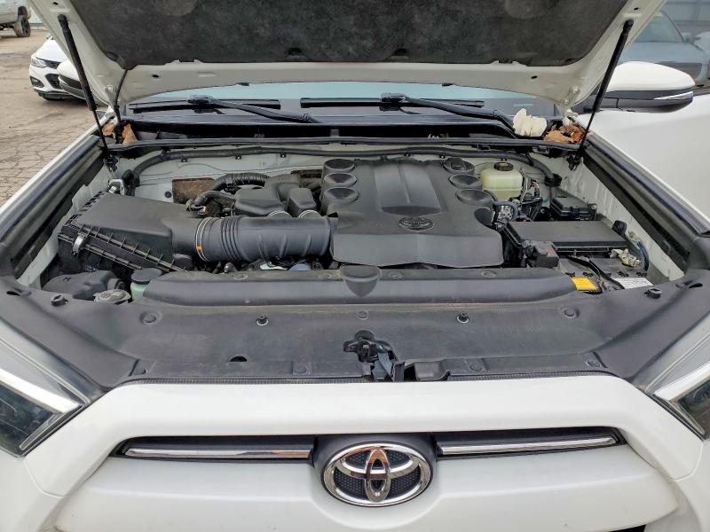 Photo 12 from auction – 2020 TOYOTA 4RUNNER SR with VIN JTEBU5JR0L5832285