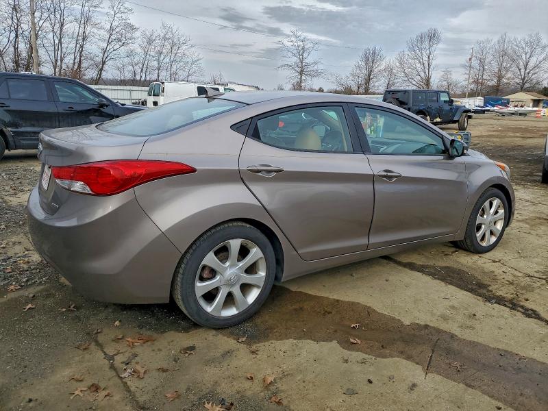 Photo 3 from auction – 2011 HYUNDAI ELANTRA GL with VIN 5NPDH4AE7BH044224