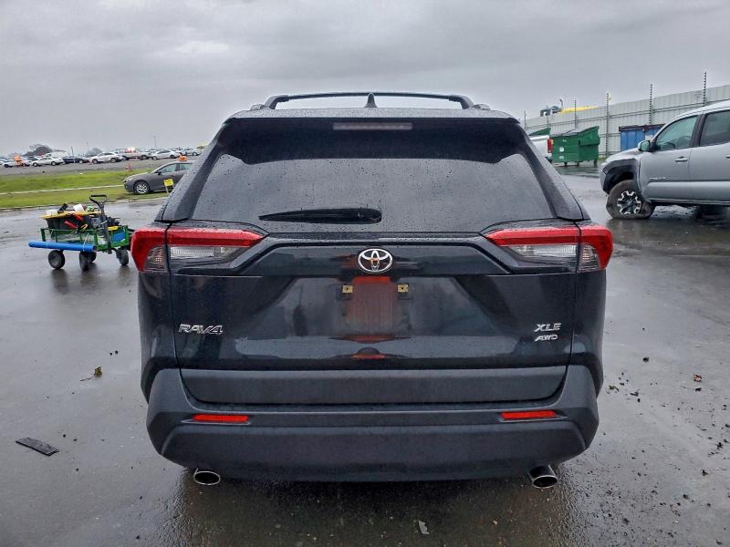 Photo 6 from auction – 2019 TOYOTA RAV4 XLE with VIN JTMP1RFV6KD009350