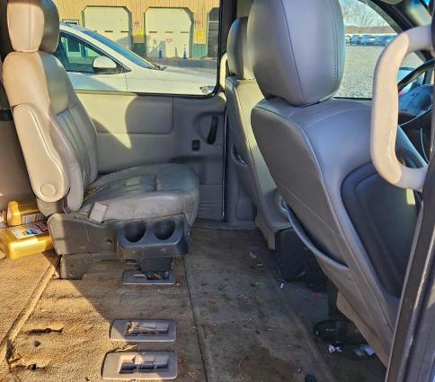 Photo 10 from auction – 2003 CHEVROLET VENTURE LU with VIN 1GNDX13E13D186582