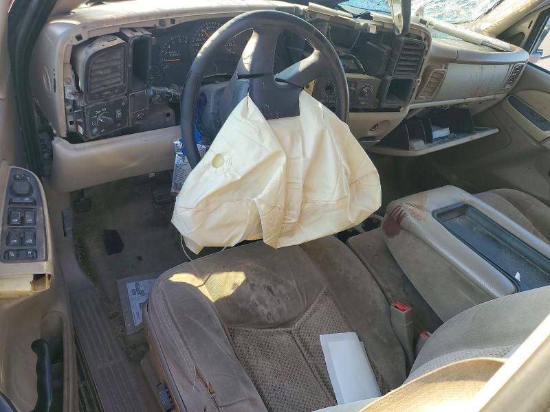 Photo 8 from auction – 2003 CHEVROLET TAHOE with VIN 1GNEC13VX3R220263