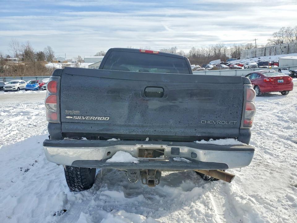 Photo 6 from auction – 2005 CHEVROLET SILVERADO with VIN 1GCHK29U95E143618