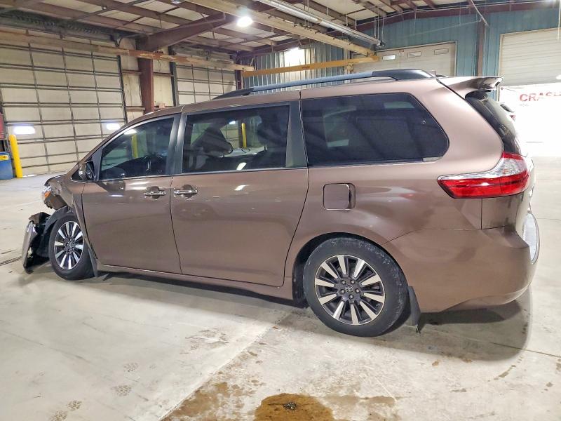 Photo 2 from auction – 2018 TOYOTA SIENNA XLE with VIN 5TDYZ3DCXJS939511