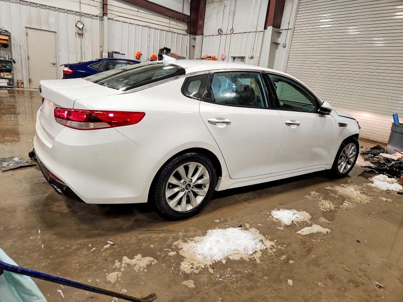 Photo 3 from auction – 2016 KIA OPTIMA with VIN 5XXGT4L30GG083067
