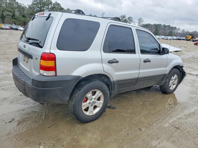 Photo 3 from auction – 2005 FORD ESCAPE XLT with VIN 1FMYU93165KB23339