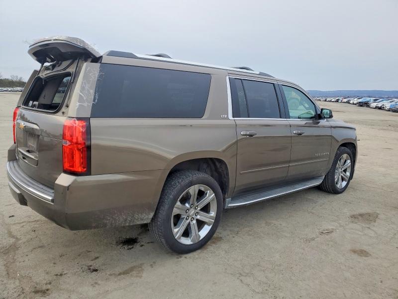 Photo 3 from auction – 2016 CHEVROLET SUBURBAN K with VIN 1GNSKJKC8GR123347