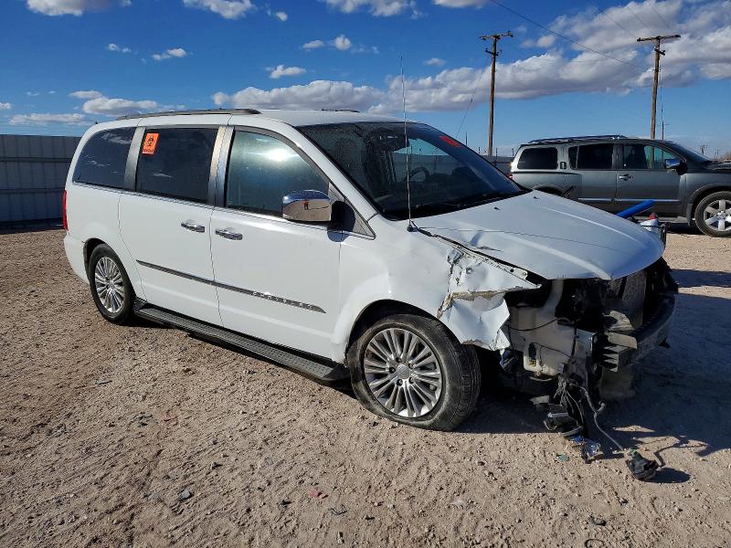Photo 4 from auction – 2015 CHRYSLER TOWN & COU with VIN 2C4RC1CG2FR520454