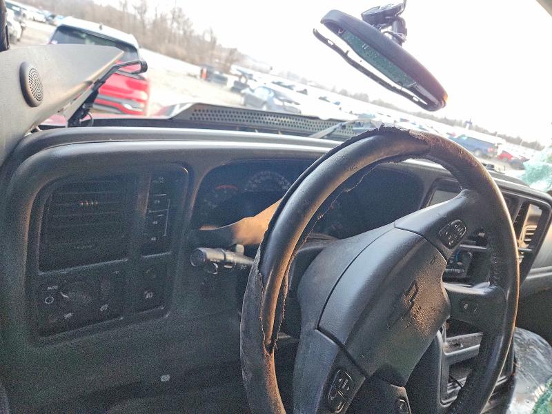Photo 9 from auction – 2003 CHEVROLET SILVERADO with VIN 1GCHK29173E193128