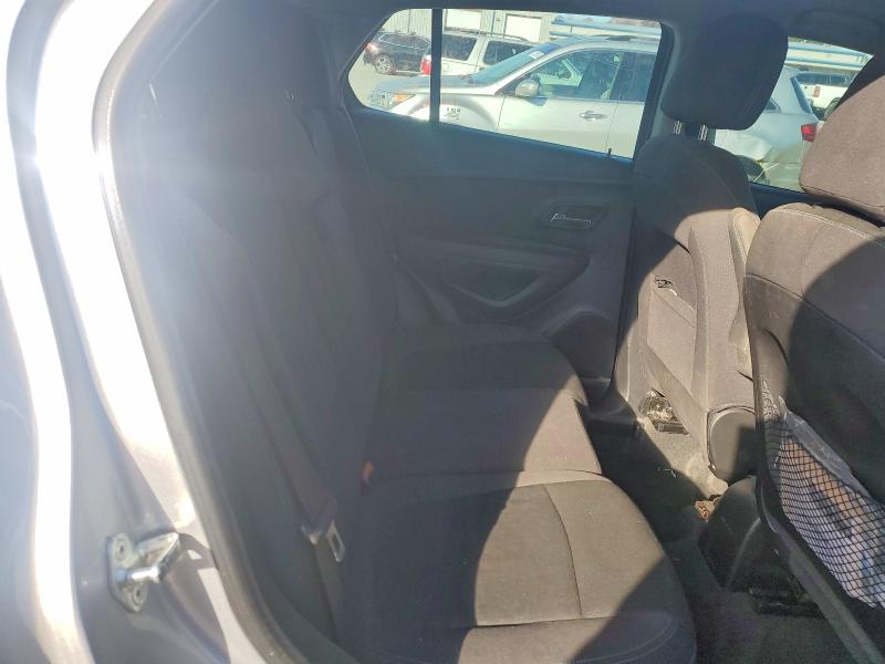 Photo 11 from auction – 2015 CHEVROLET TRAX LS with VIN KL7CJKSB4FB209868