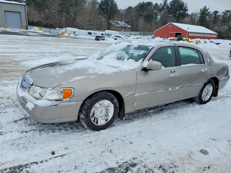 Photo 1 from auction – 2001 LINCOLN TOWN CAR with VIN 1LNHM82W01Y693917