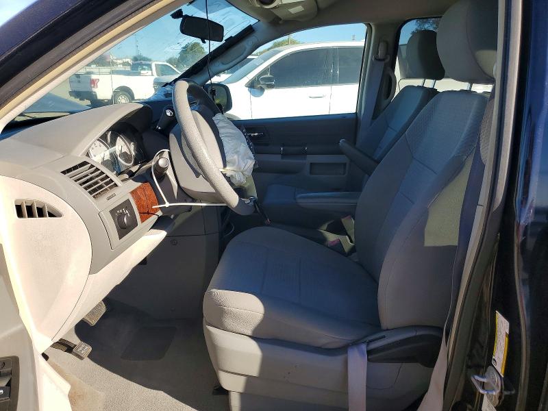 Photo 7 from auction – 2010 CHRYSLER TOWN & COU with VIN 2A4RR4DE0AR152775