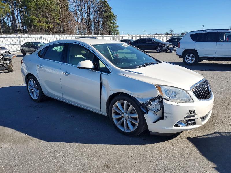 Photo 4 from auction – 2015 BUICK VERANO with VIN 1G4PS5SK1F4184608
