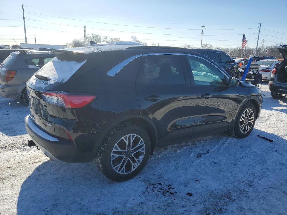 Photo 3 from auction – 2020 FORD ESCAPE with VIN 1FMCU9H94LUB01415
