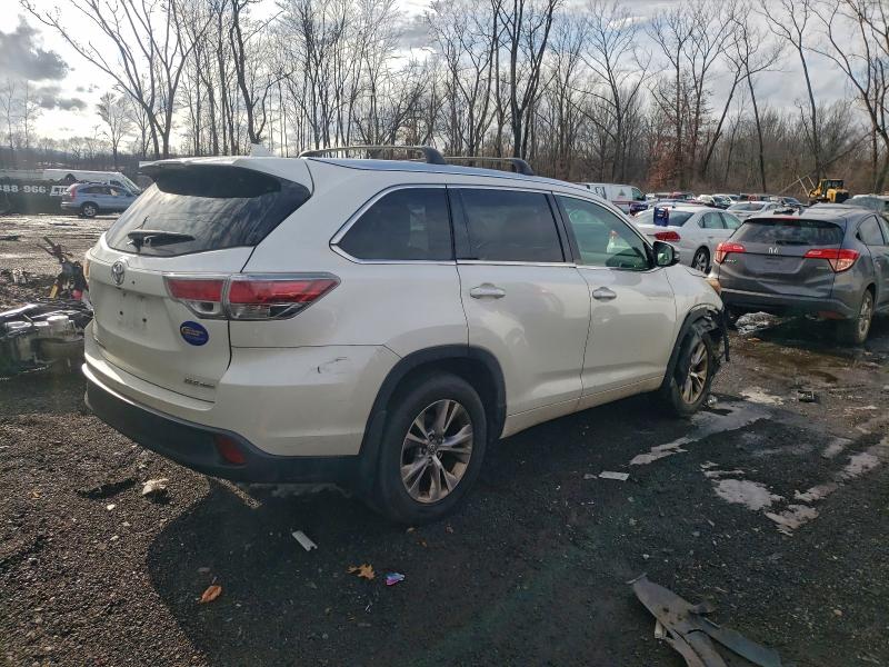 Photo 3 from auction – 2015 TOYOTA HIGHLANDER with VIN 5TDJKRFH2FS149984