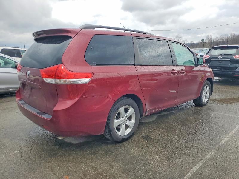 Photo 3 from auction – 2014 TOYOTA SIENNA with VIN 5TDKK3DC6ES450393