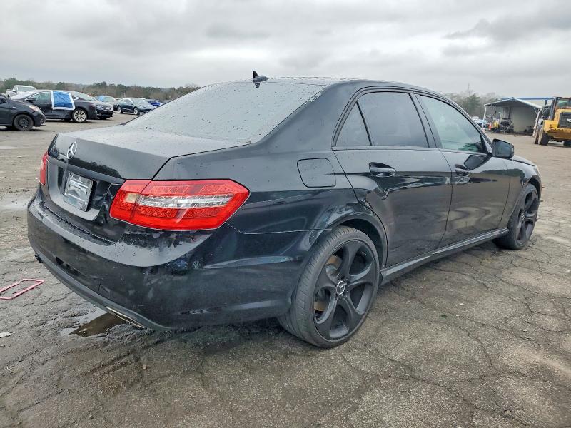 Photo 3 from auction – 2010 MERCEDES-BENZ E 550 with VIN WDDHF7CB8AA018030