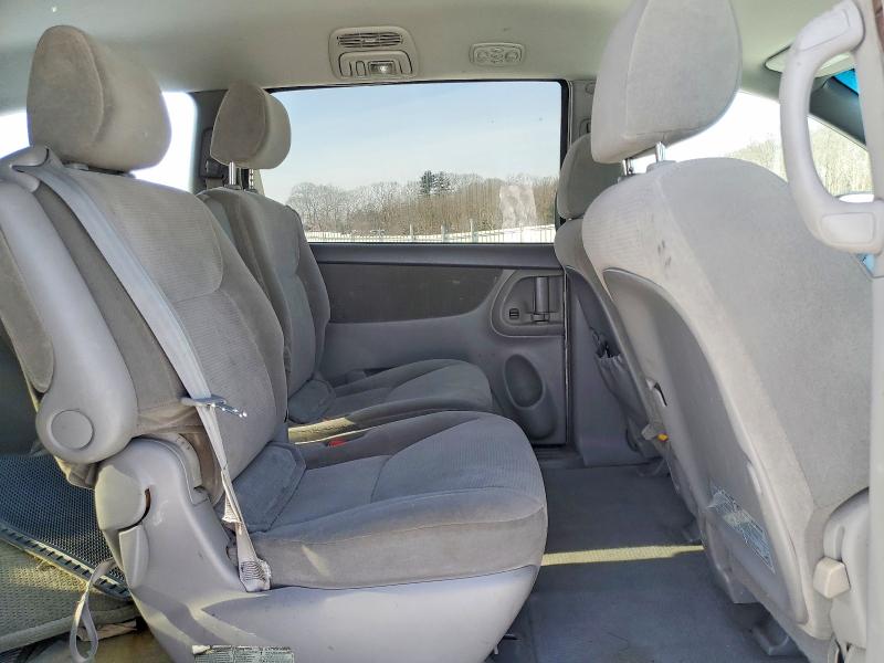 Photo 11 from auction – 2004 TOYOTA SIENNA LE with VIN 5TDBA23CX4S016779