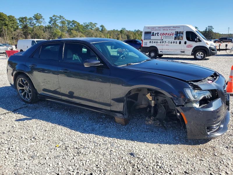Photo 4 from auction – 2017 CHRYSLER 300 with VIN 2C3CCABGXHH541704