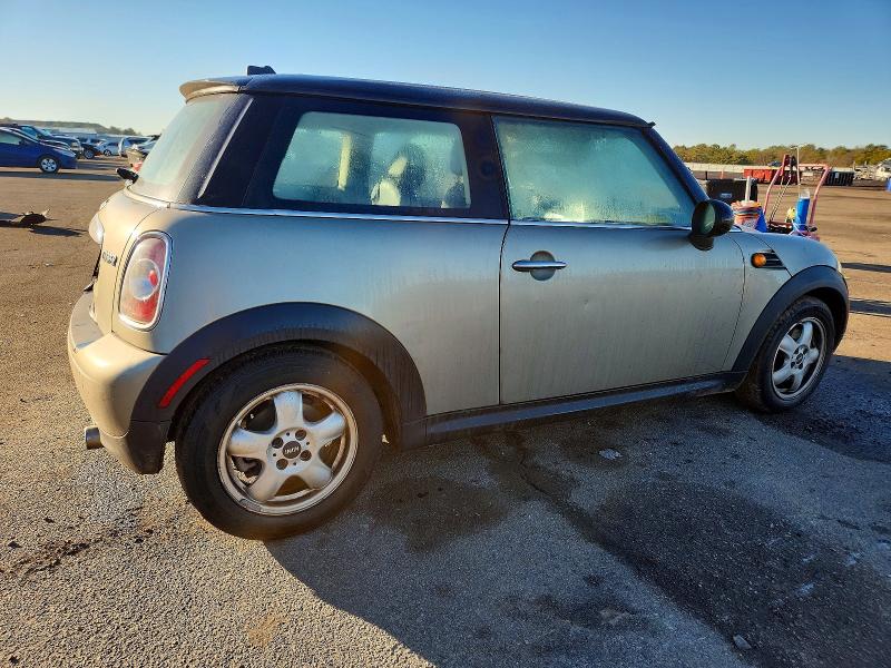 Photo 3 from auction – 2011 MINI COOPER with VIN WMWSU3C52BT094208