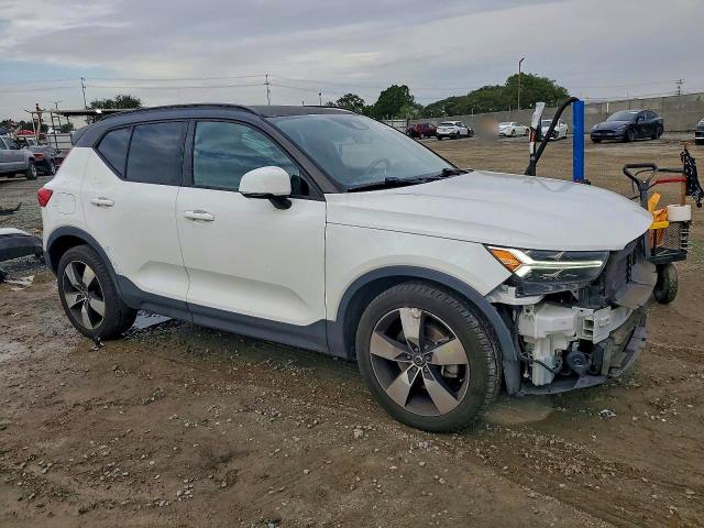 Photo 4 from auction – 2019 VOLVO XC40 T4 MO with VIN YV4AC2HK5K2118742