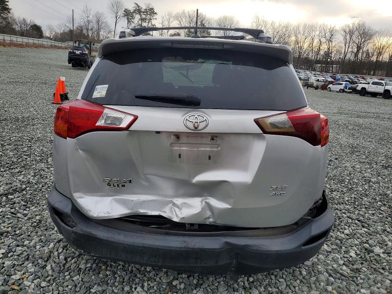 Photo 6 from auction – 2015 TOYOTA RAV4 XLE with VIN 2T3RFREV3FW400525