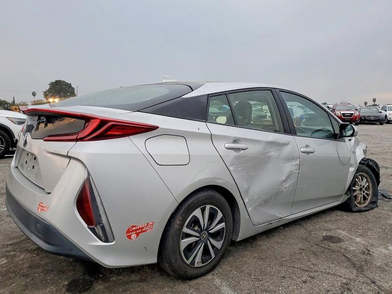 Photo 3 from auction – 2017 TOYOTA PRIUS PRIM with VIN JTDKARFP0H3060191