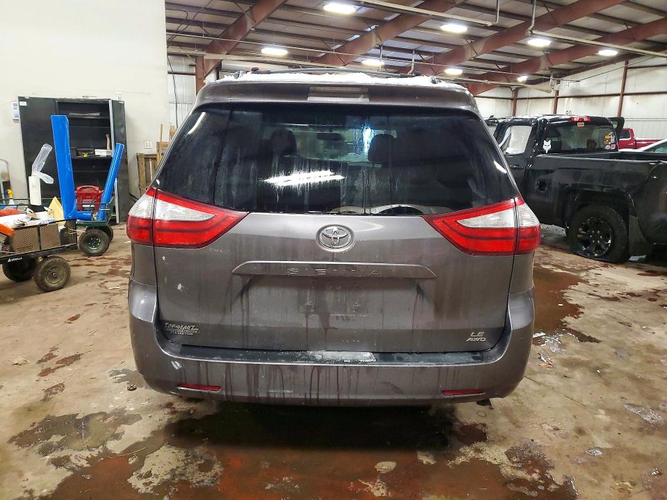 Photo 6 from auction – 2015 TOYOTA SIENNA LE with VIN 5TDJK3DC2FS115550