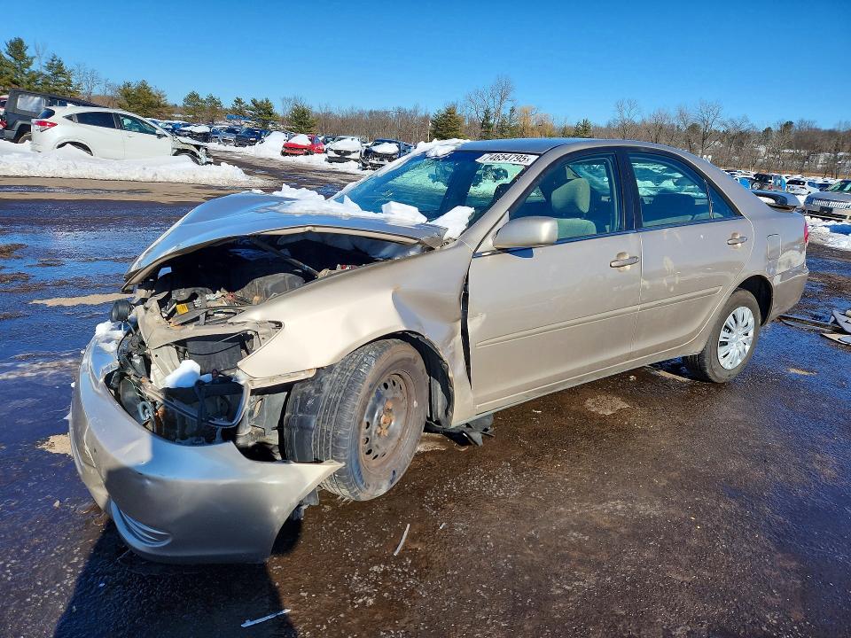 TOYOTA CAMRY LE 2004 with VIN 4T1BE32K44U266657 - Photo from auction