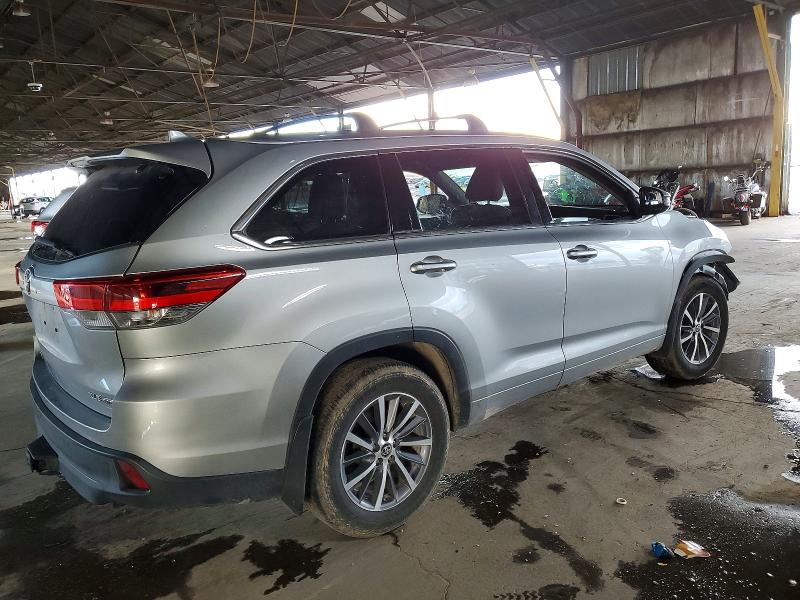 Photo 3 from auction – 2017 TOYOTA HIGHLANDER with VIN 5TDJZRFH1HS434271