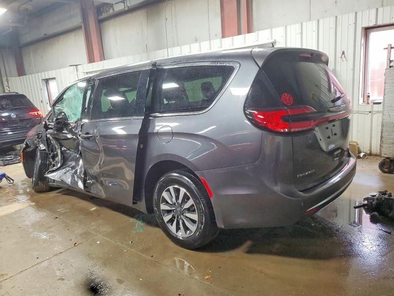 Photo 2 from auction – 2022 CHRYSLER PACIFICA H with VIN 2C4RC1L71NR223044