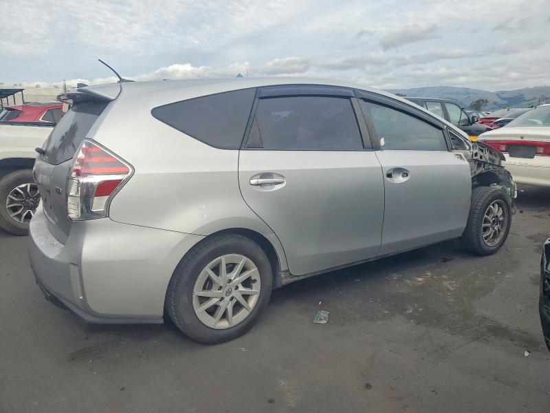 Photo 3 from auction – 2015 TOYOTA PRIUS V with VIN JTDZN3EU9FJ027867