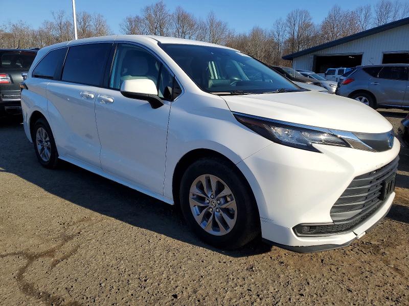 Photo 4 from auction – 2022 TOYOTA SIENNA LE with VIN 5TDKRKEC8NS087583