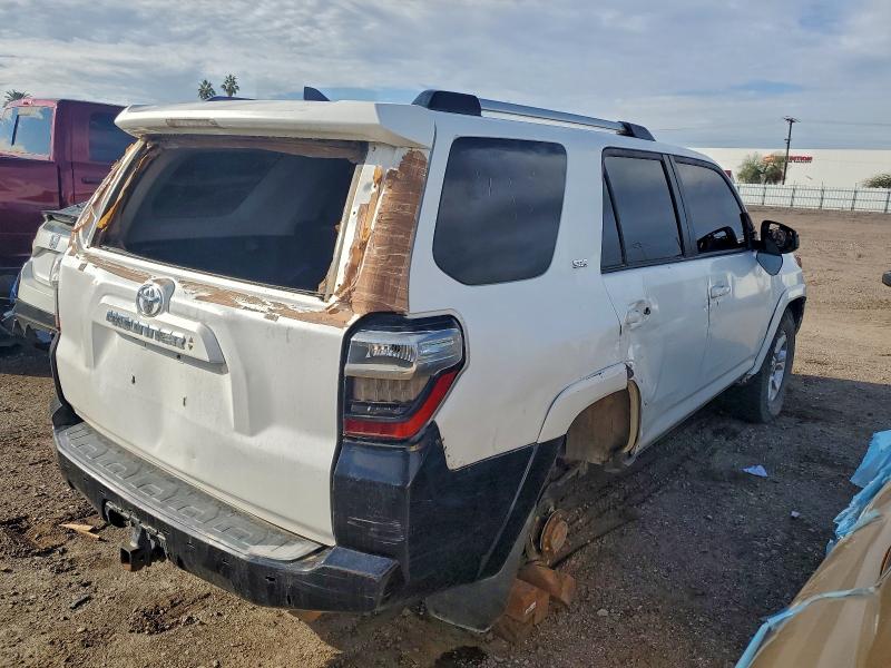 Photo 3 from auction – 2022 TOYOTA 4RUNNER SR with VIN JTEEU5JR1N5265584