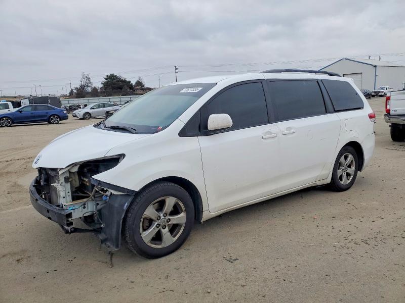 Фото 1 с аукциона – 2011 TOYOTA SIENNA LE с VIN 5TDKK3DC3BS045782