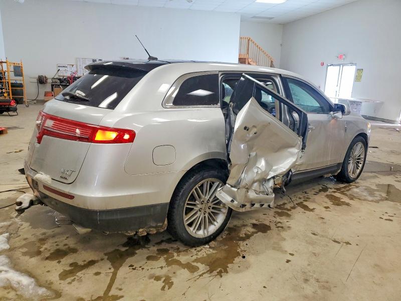 Photo 3 from auction – 2013 LINCOLN MKT with VIN 2LMHJ5AT1DBL57908