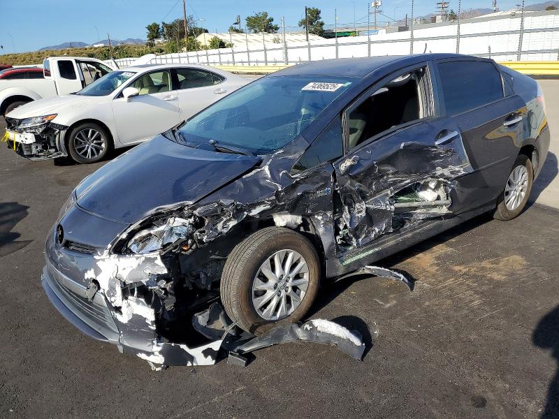 TOYOTA PRIUS PLUG-IN 2014 مع رقم تعريف المركبة JTDKN3DP4E3053986 - صورة من المزاد