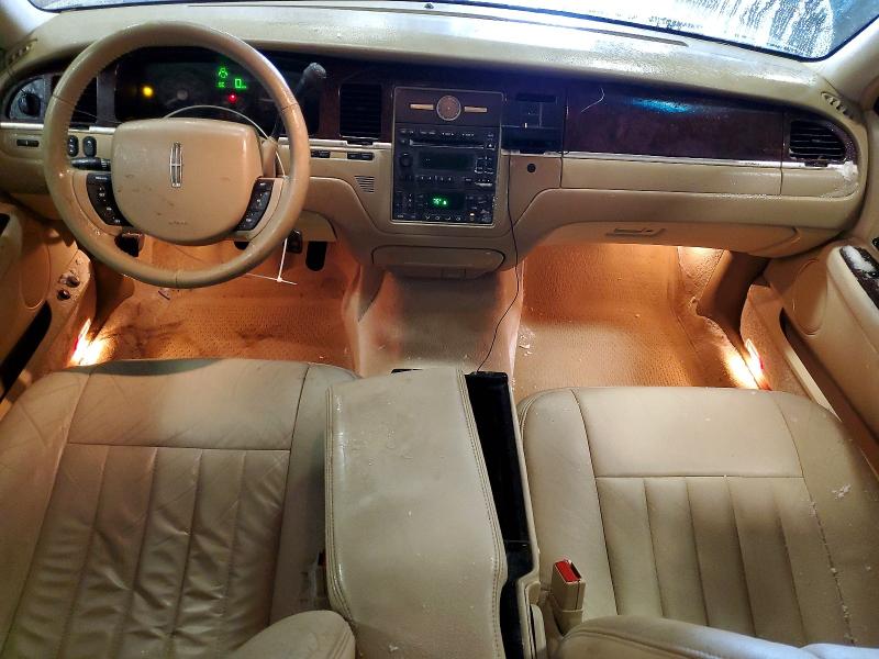 Photo 8 from auction – 2006 LINCOLN TOWN CAR with VIN 1LNHM81V76Y647971