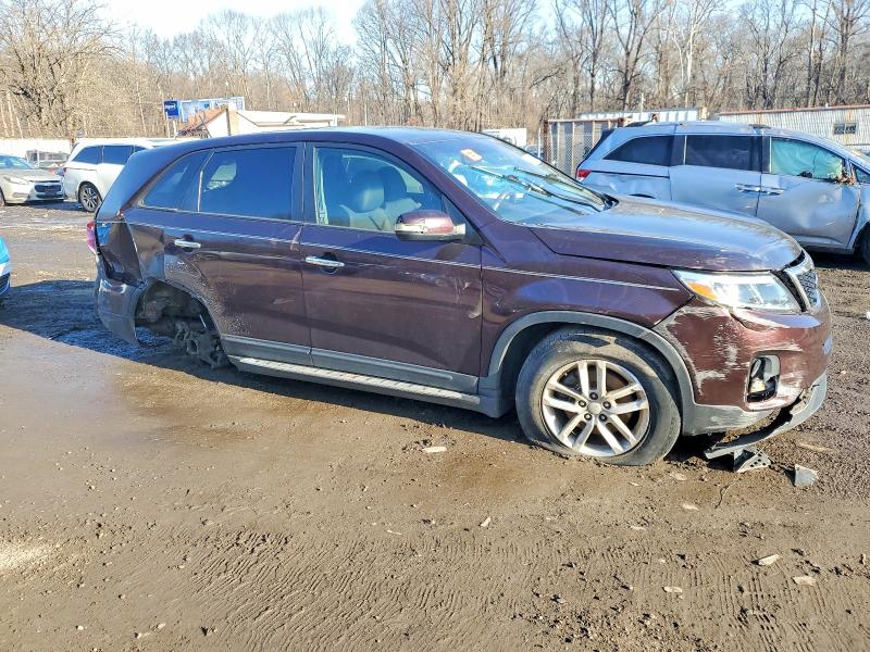 Photo 4 from auction – 2014 KIA SORENTO LX with VIN 5XYKT3A64EG472529