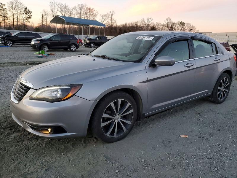 CHRYSLER 200 LIMITE 2013 with VIN 1C3CCBCG8DN555395 - Photo from auction