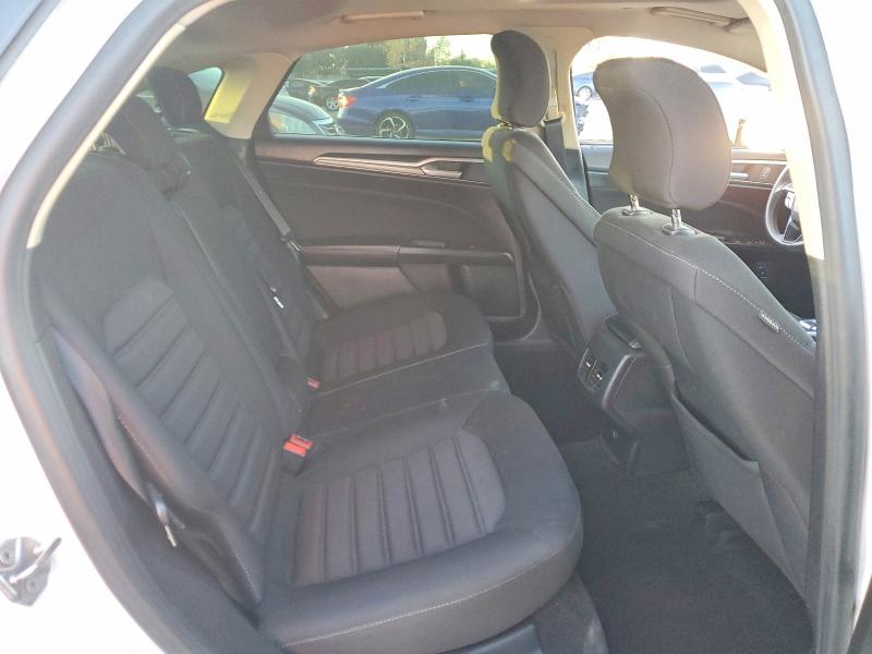 Photo 10 from auction – 2019 FORD FUSION with VIN 3FA6P0LU5KR117523