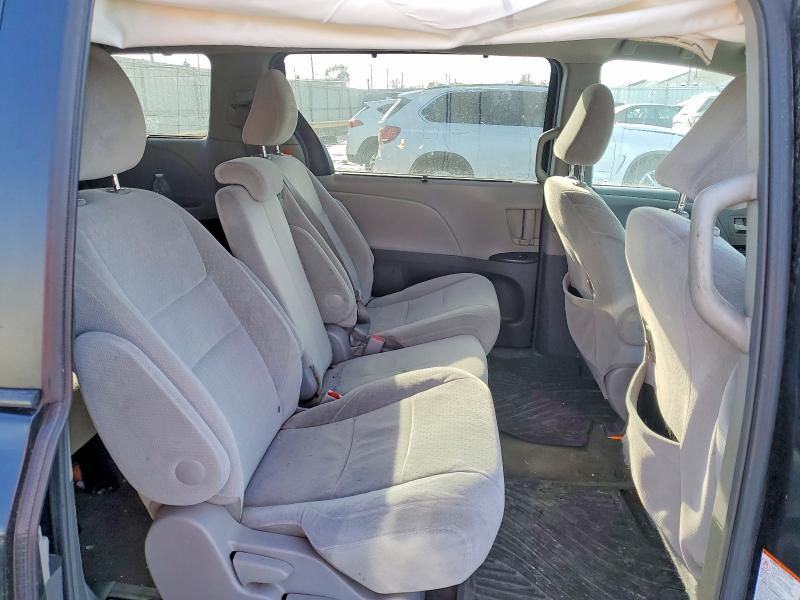 Photo 11 from auction – 2015 TOYOTA SIENNA with VIN 5TDKK3DC2FS622047