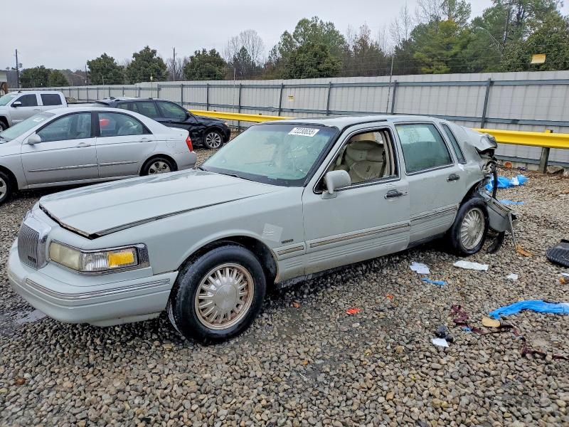 LINCOLN TOWN CAR E 2000 with VIN 1L1FM81W9YY804792 - Photo from auction